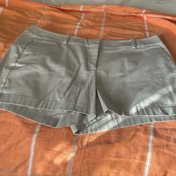 Ann Taylor Pants - Ann Taylor city shorts size 14 NWT tan color. Front and back pockets